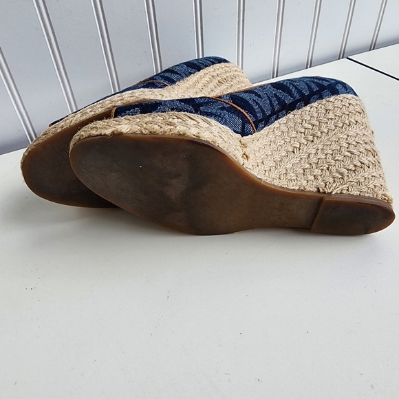 Michael Kors Women's Blue Logo Denim Open Toe Wedge Pumps Size 7 M - Picture 11 of 11